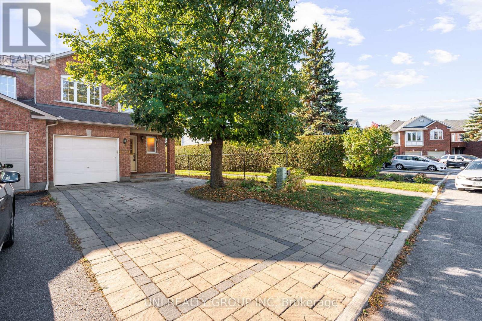 1720 Jobin Crescent, Ottawa, Ontario  K1J 1C5 - Photo 2 - X12469757