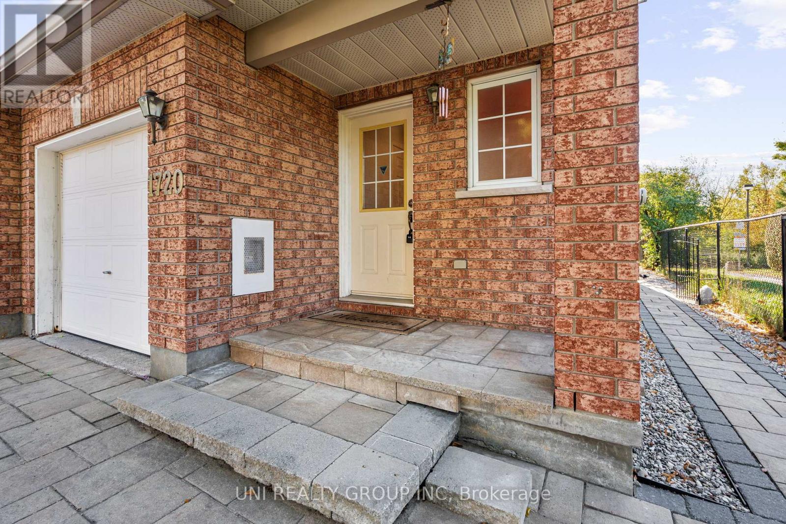 1720 Jobin Crescent, Ottawa, Ontario  K1J 1C5 - Photo 3 - X12469757