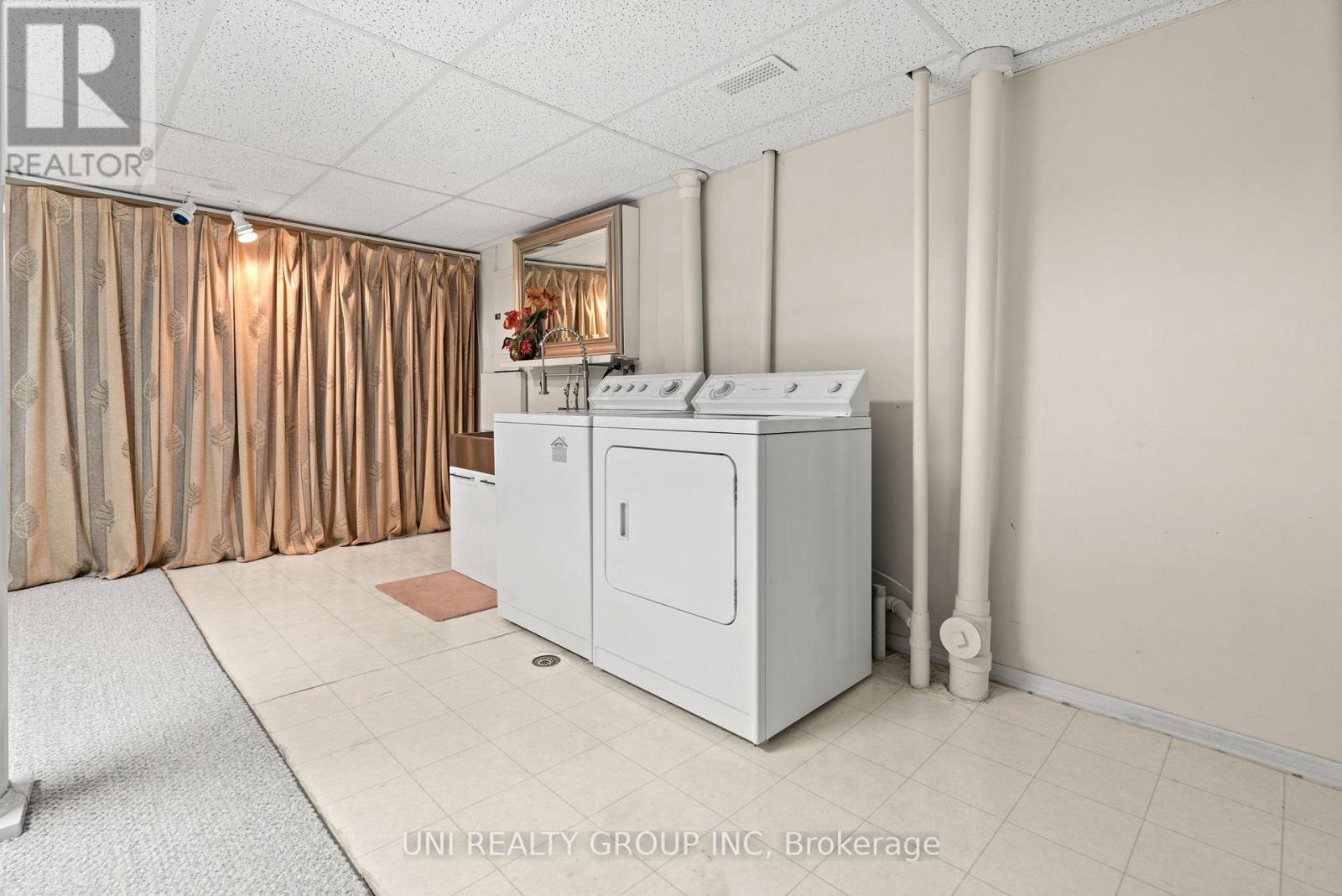 1720 Jobin Crescent, Ottawa, Ontario  K1J 1C5 - Photo 33 - X12469757