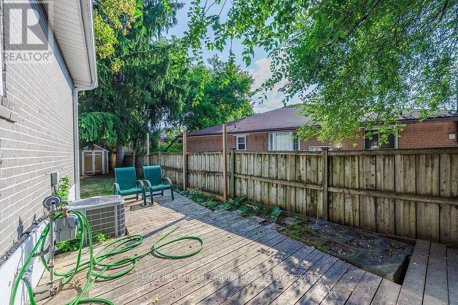 47 Newbury Drive, Newmarket, Ontario  L3Y 4P9 - Photo 42 - N12469498