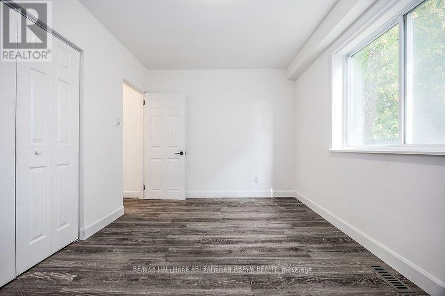 47 Newbury Drive, Newmarket, Ontario  L3Y 4P9 - Photo 8 - N12469498
