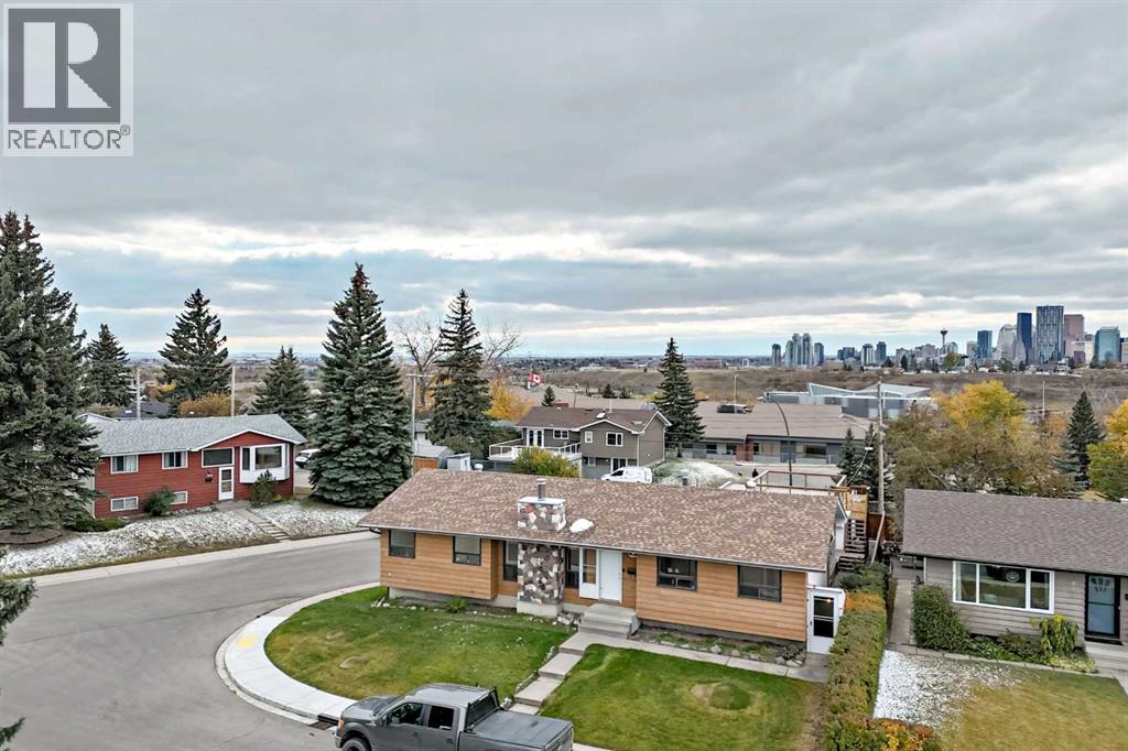 603 Mariposa Place, Calgary, Alberta  T2E 5V9 - Photo 2 - A2264176