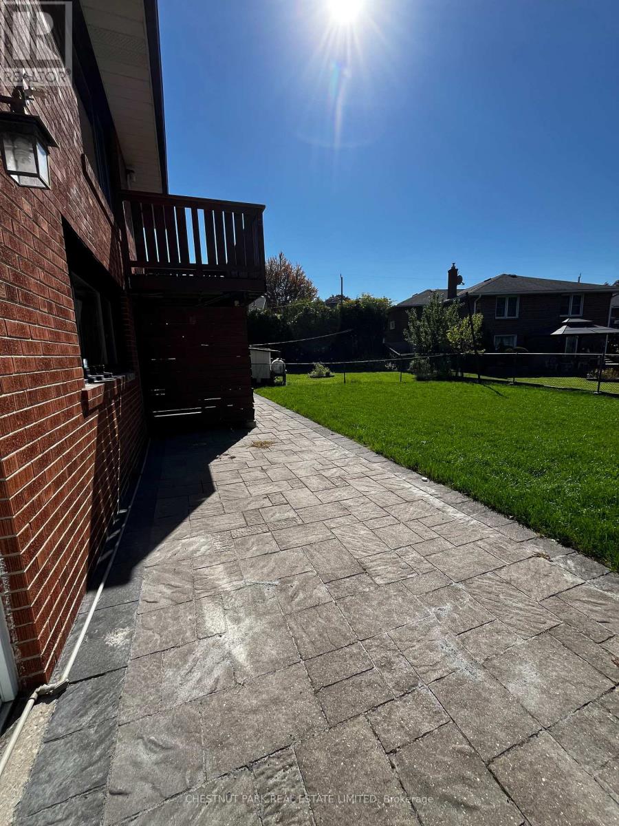 142 Sloane Avenue, Toronto, Ontario  M4A 2B7 - Photo 9 - C12469742
