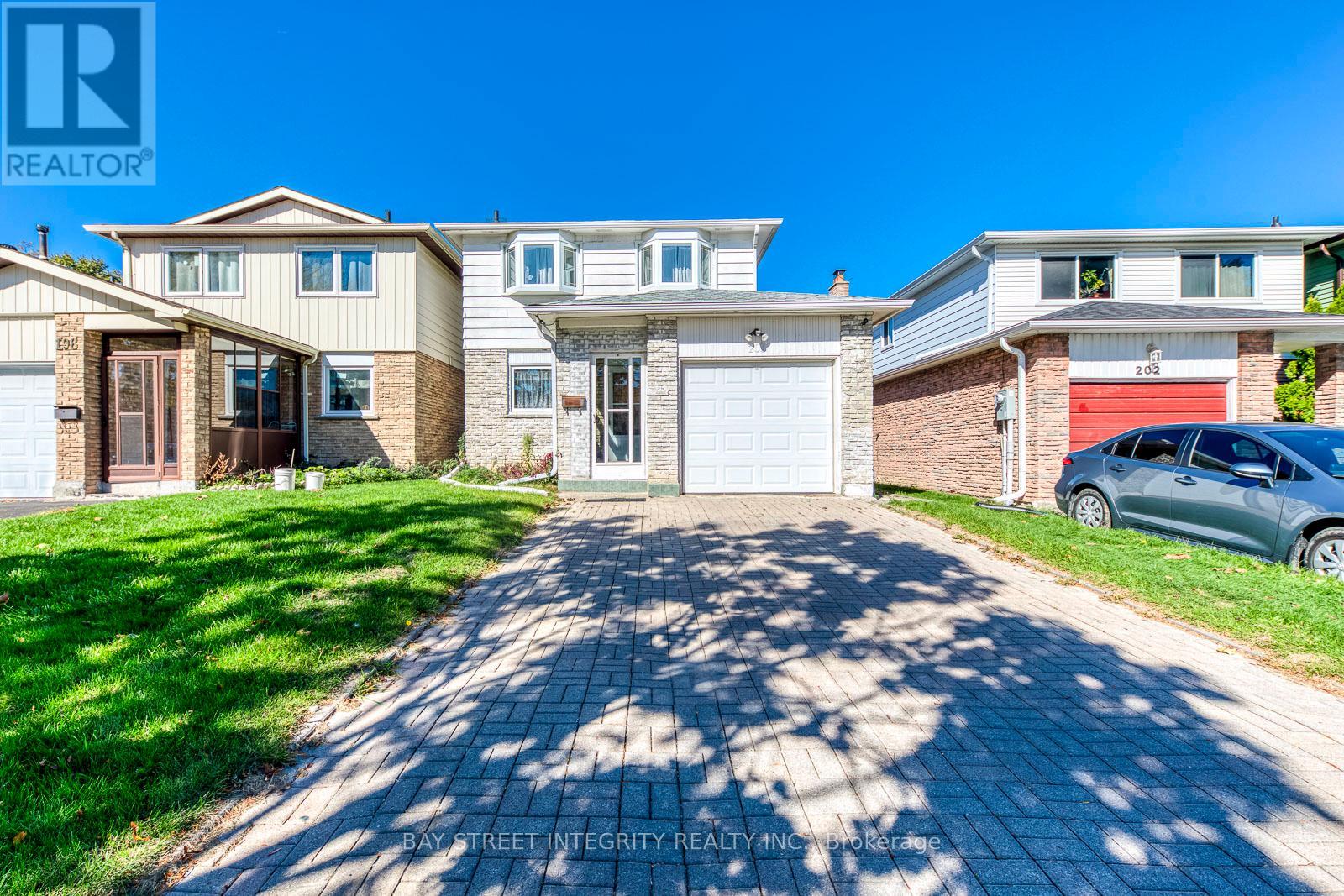200 INVERGORDON AVENUE, Toronto, Ontario