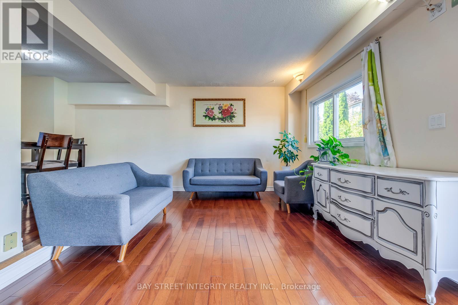 200 Invergordon Avenue, Toronto, Ontario  M1S 4A1 - Photo 5 - E12469762
