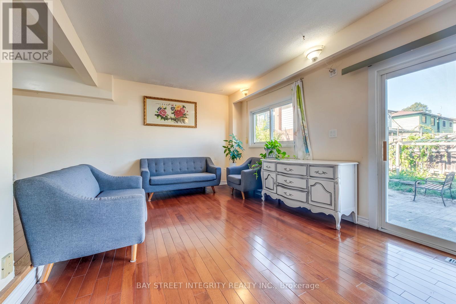 200 Invergordon Avenue, Toronto, Ontario  M1S 4A1 - Photo 6 - E12469762