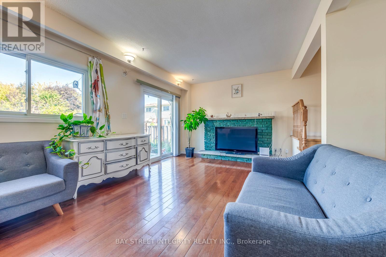 200 Invergordon Avenue, Toronto, Ontario  M1S 4A1 - Photo 9 - E12469762