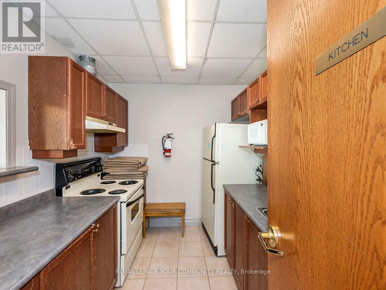 202 - 2506 Rutherford Road, Vaughan, Ontario  L4K 5N4 - Photo 29 - N12469756