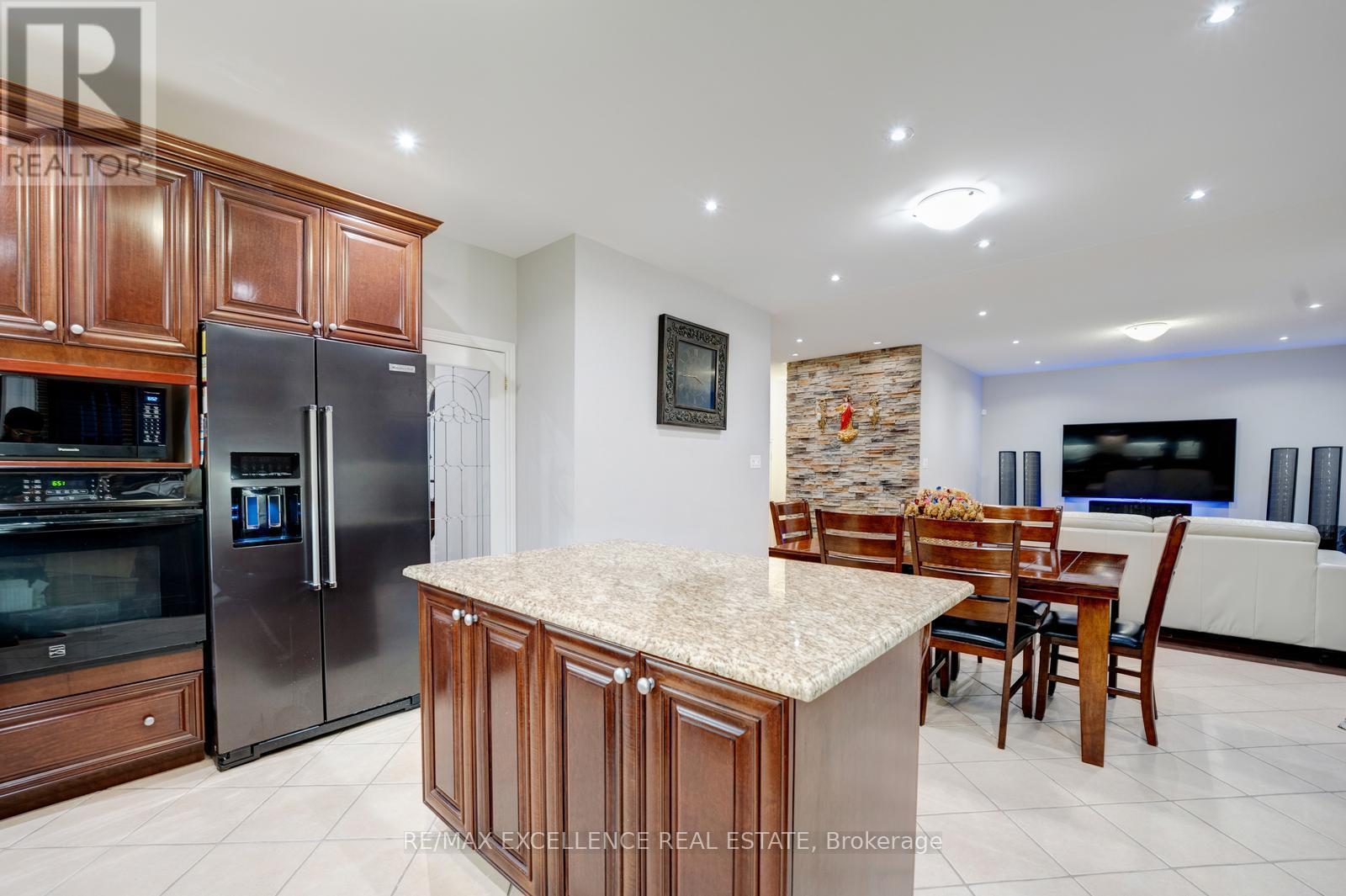 63 Powell Drive, Brampton, Ontario  L6R 0K8 - Photo 19 - W12469759