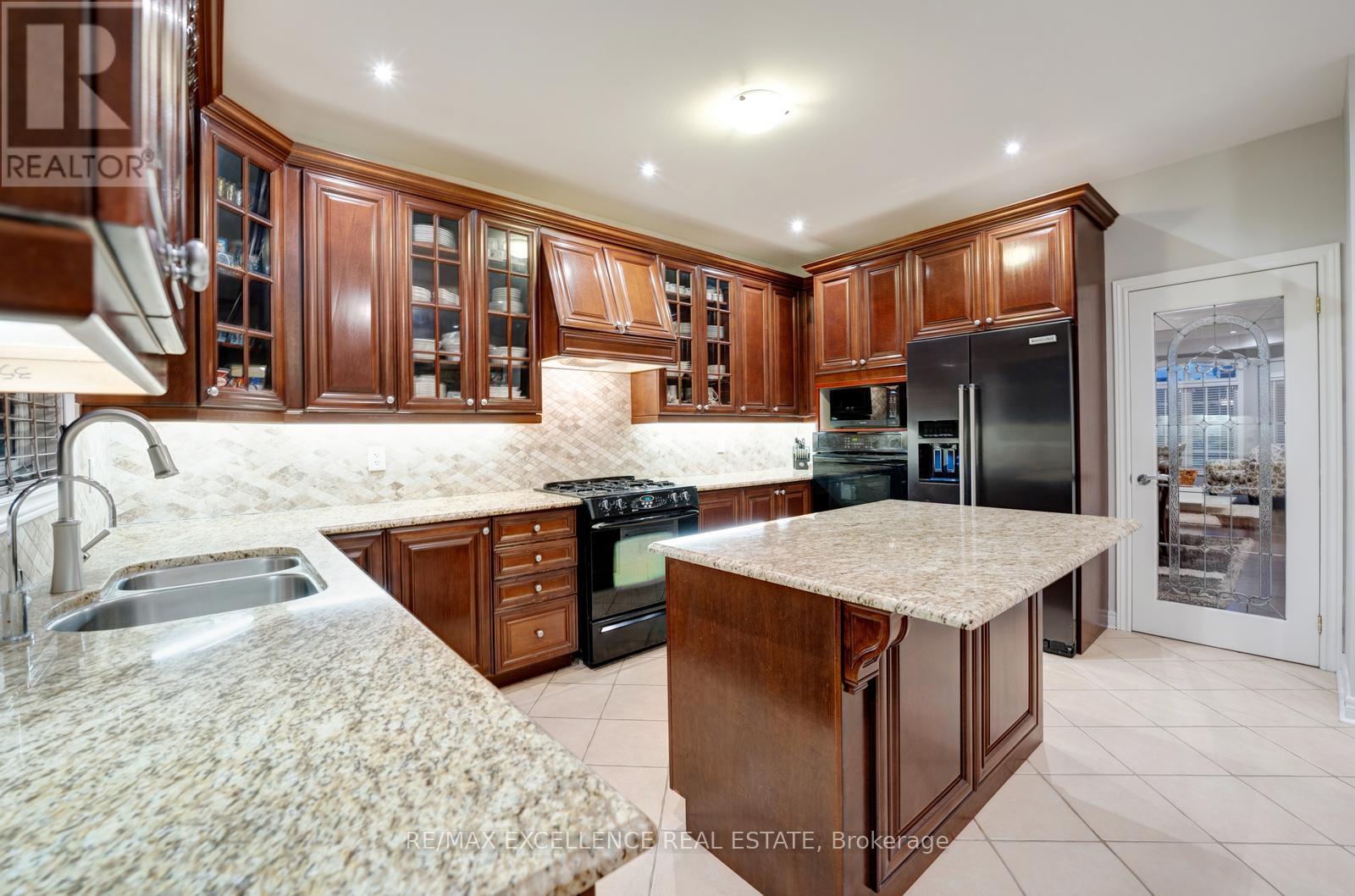 63 Powell Drive, Brampton, Ontario  L6R 0K8 - Photo 20 - W12469759