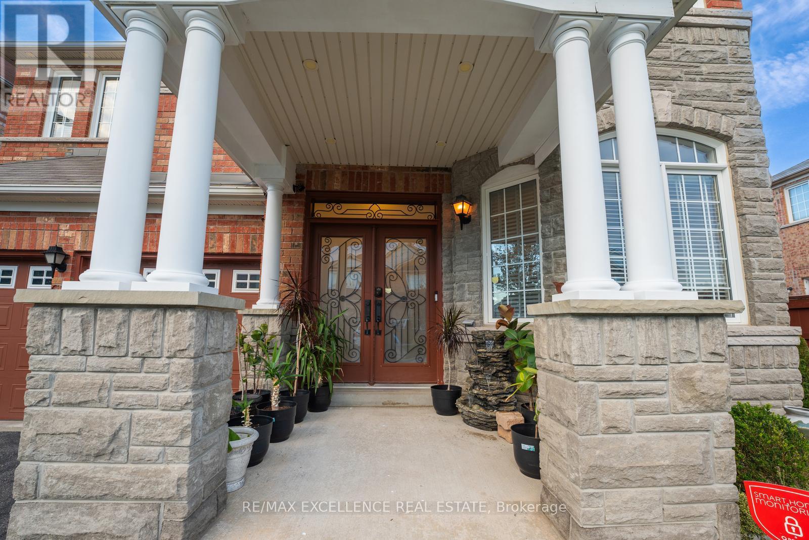 63 Powell Drive, Brampton, Ontario  L6R 0K8 - Photo 6 - W12469759