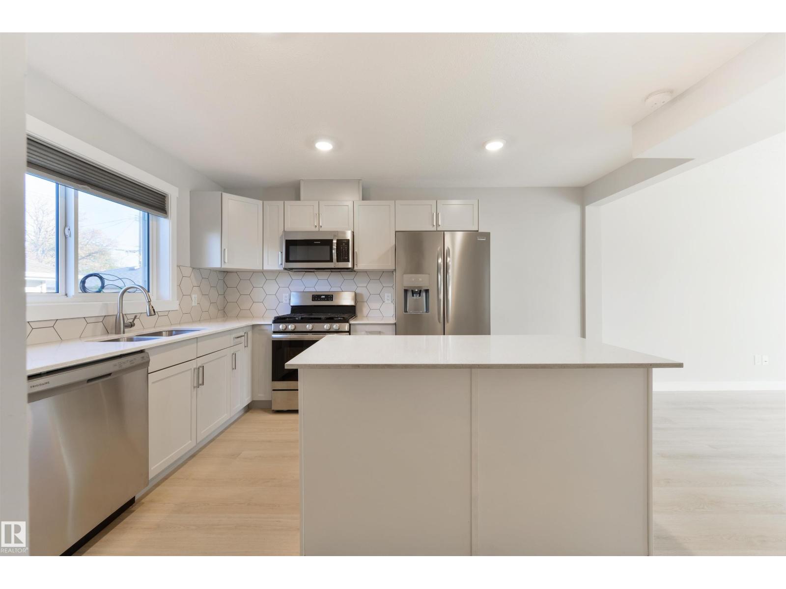 7942 82 AV NW, edmonton, Alberta