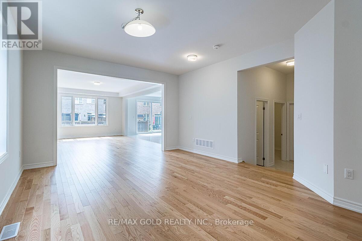7 Dolomite Drive, Brampton, Ontario  L6P 4R6 - Photo 7 - W12469126