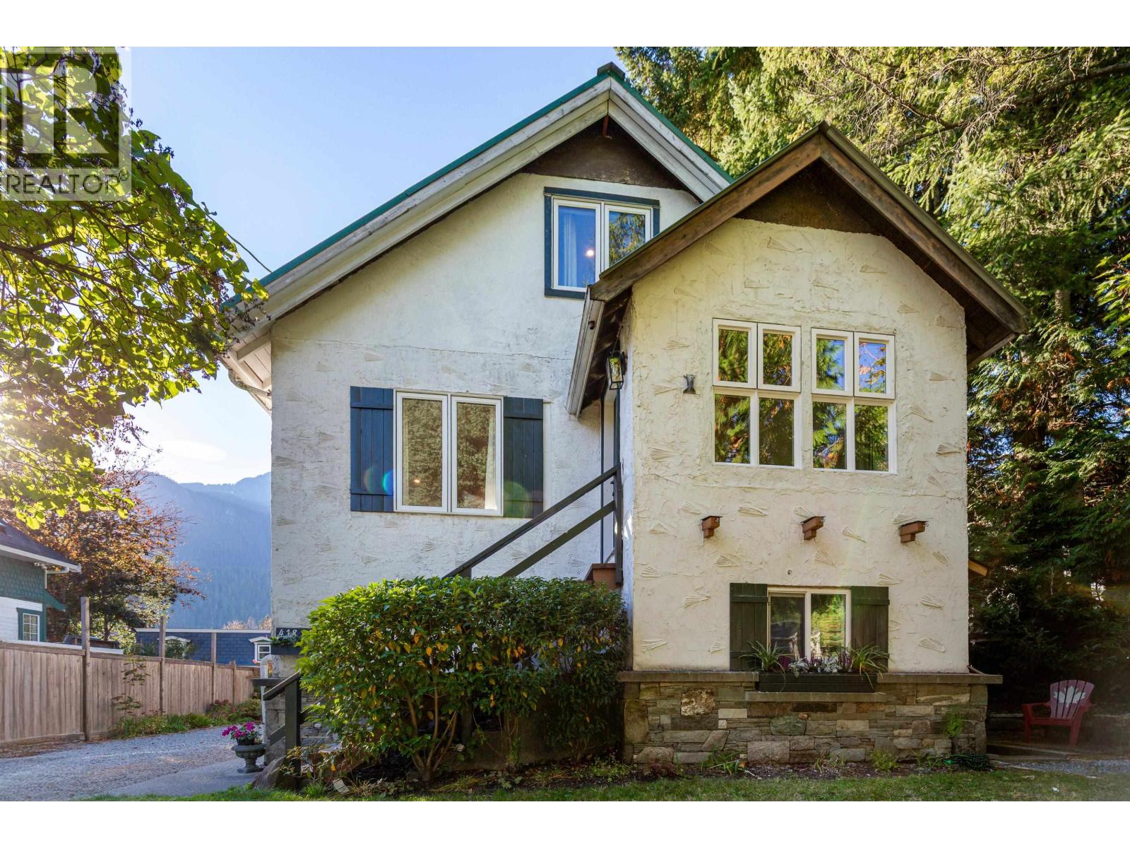 41869 HOPE ROAD, Brackendale, British Columbia