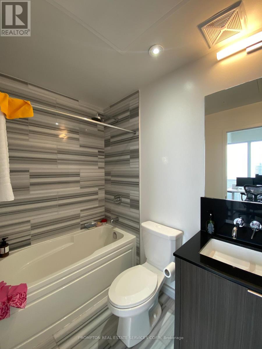 6504 - 88 Harbour Street, Toronto, Ontario  M5J 0C3 - Photo 10 - C12469767
