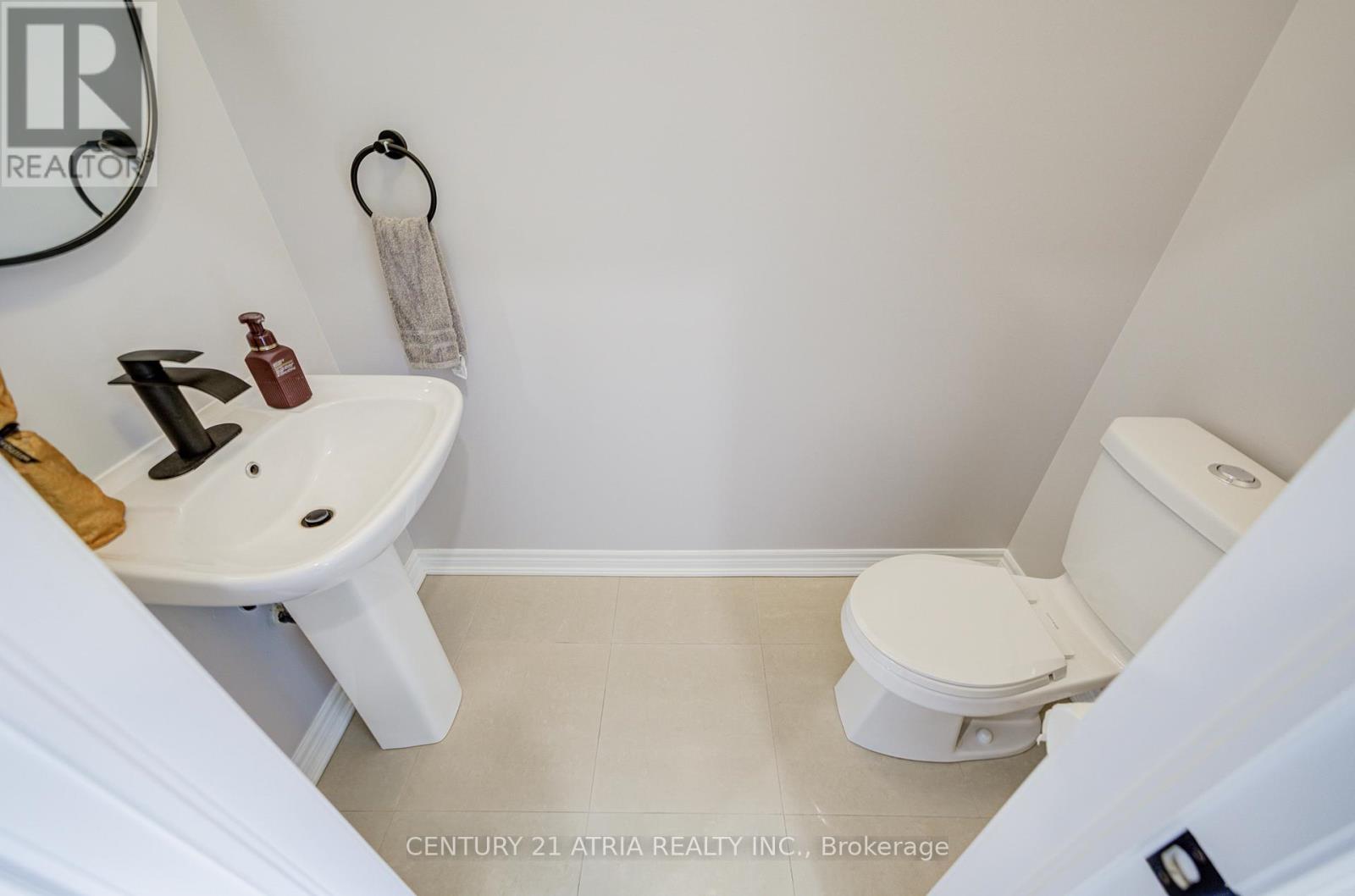 119 Windrow Street, Richmond Hill, Ontario  L4E 0Y2 - Photo 14 - N12469599