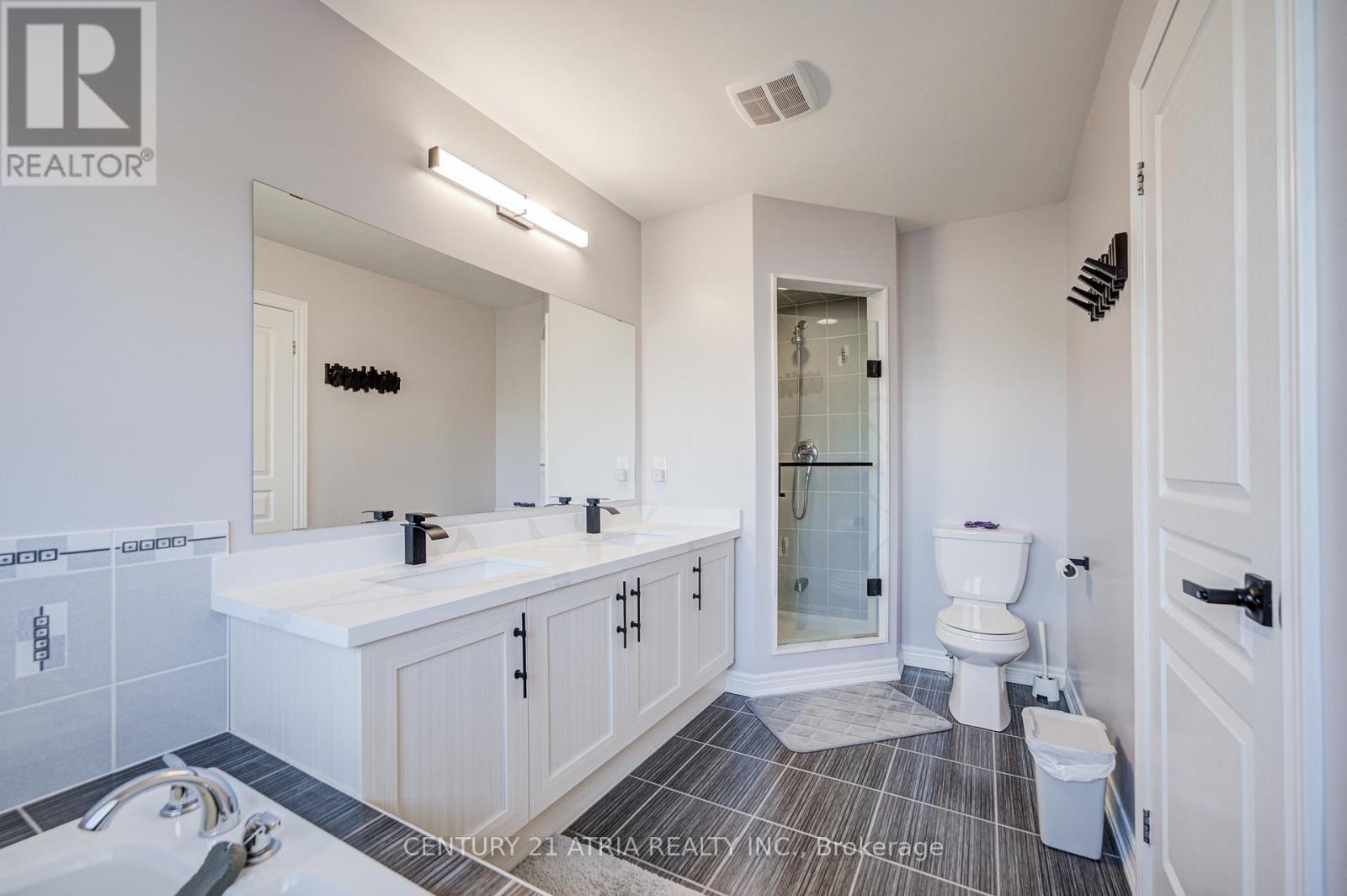 119 Windrow Street, Richmond Hill, Ontario  L4E 0Y2 - Photo 21 - N12469599