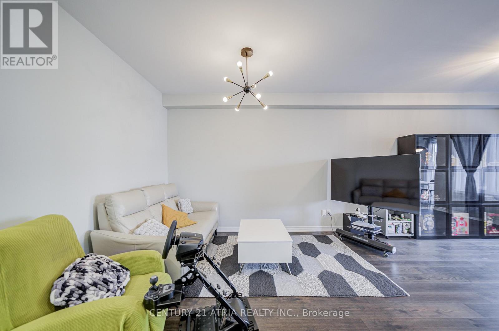 119 Windrow Street, Richmond Hill, Ontario  L4E 0Y2 - Photo 7 - N12469599