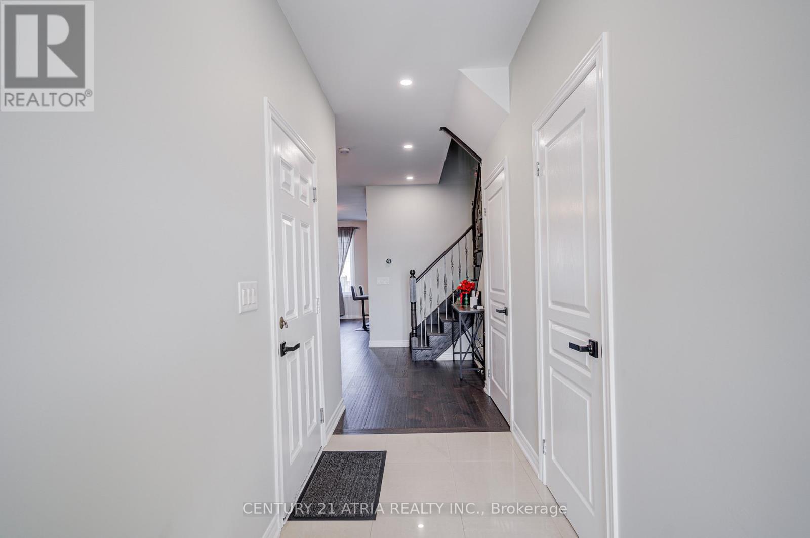 119 Windrow Street, Richmond Hill, Ontario  L4E 0Y2 - Photo 5 - N12469599