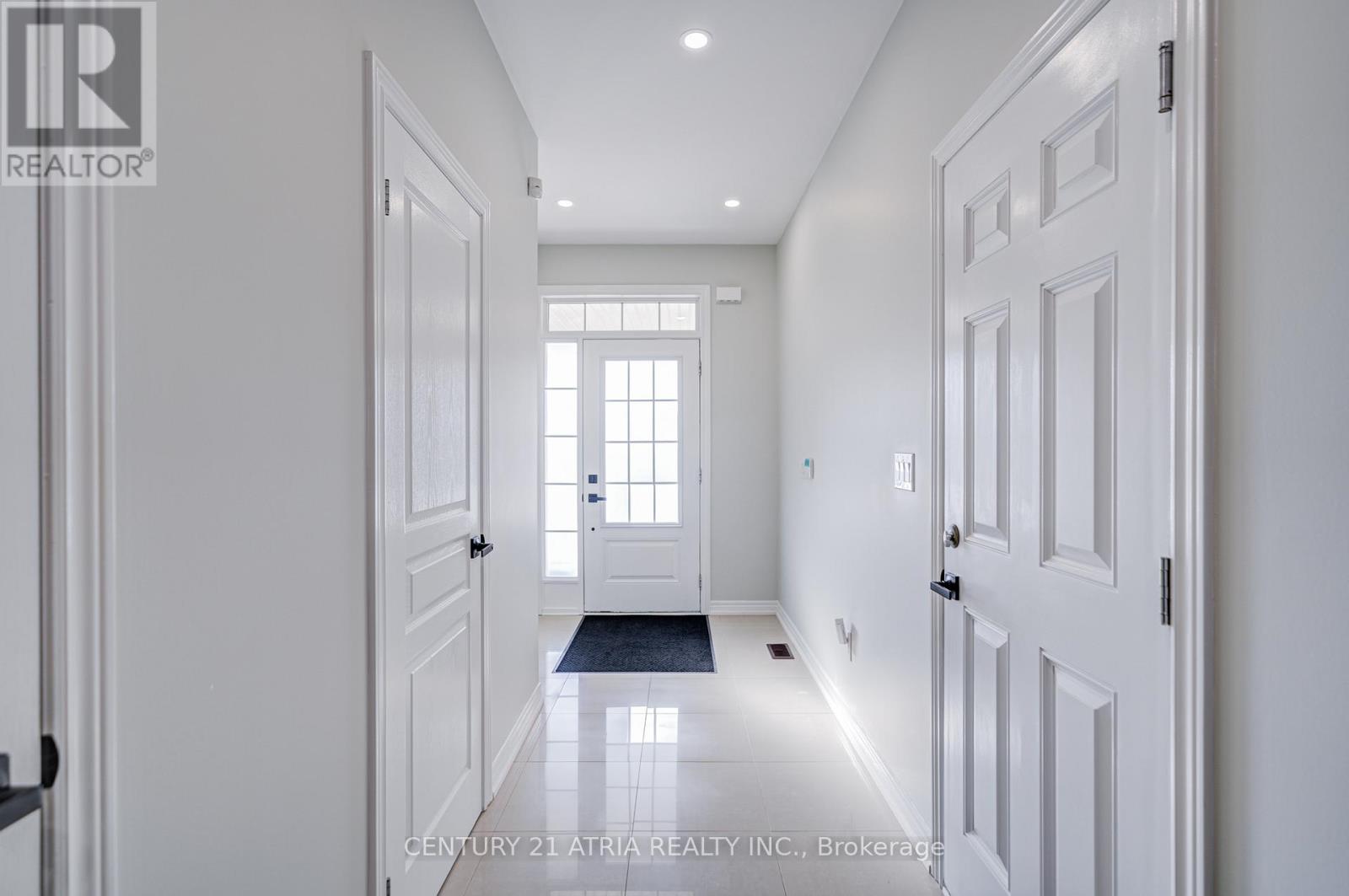 119 Windrow Street, Richmond Hill, Ontario  L4E 0Y2 - Photo 4 - N12469599