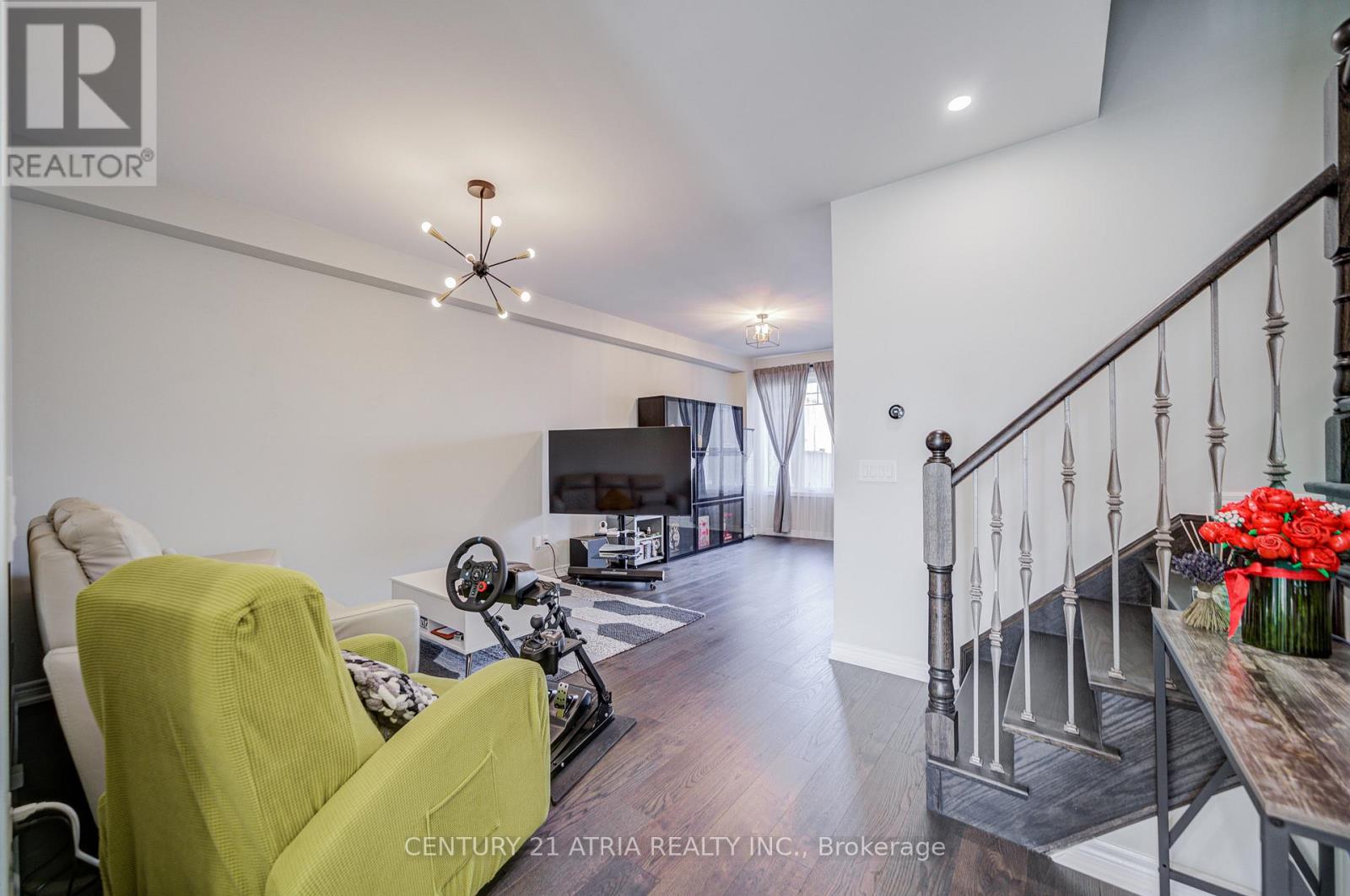 119 Windrow Street, Richmond Hill, Ontario  L4E 0Y2 - Photo 6 - N12469599