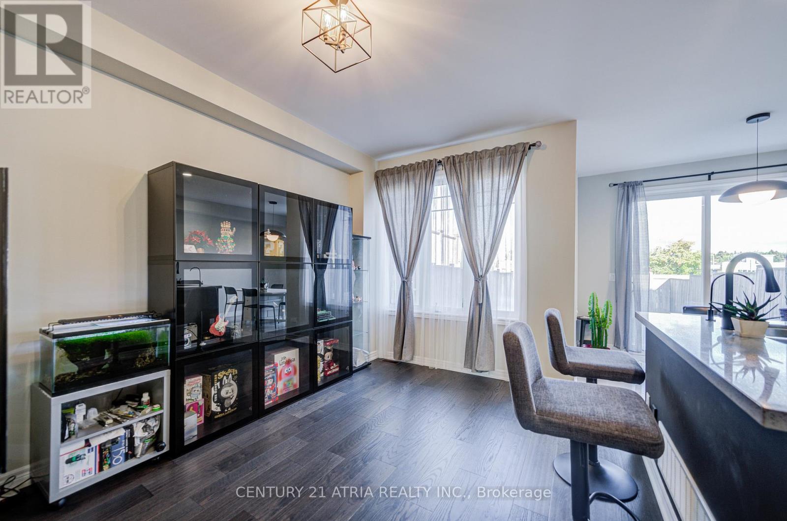 119 Windrow Street, Richmond Hill, Ontario  L4E 0Y2 - Photo 8 - N12469599
