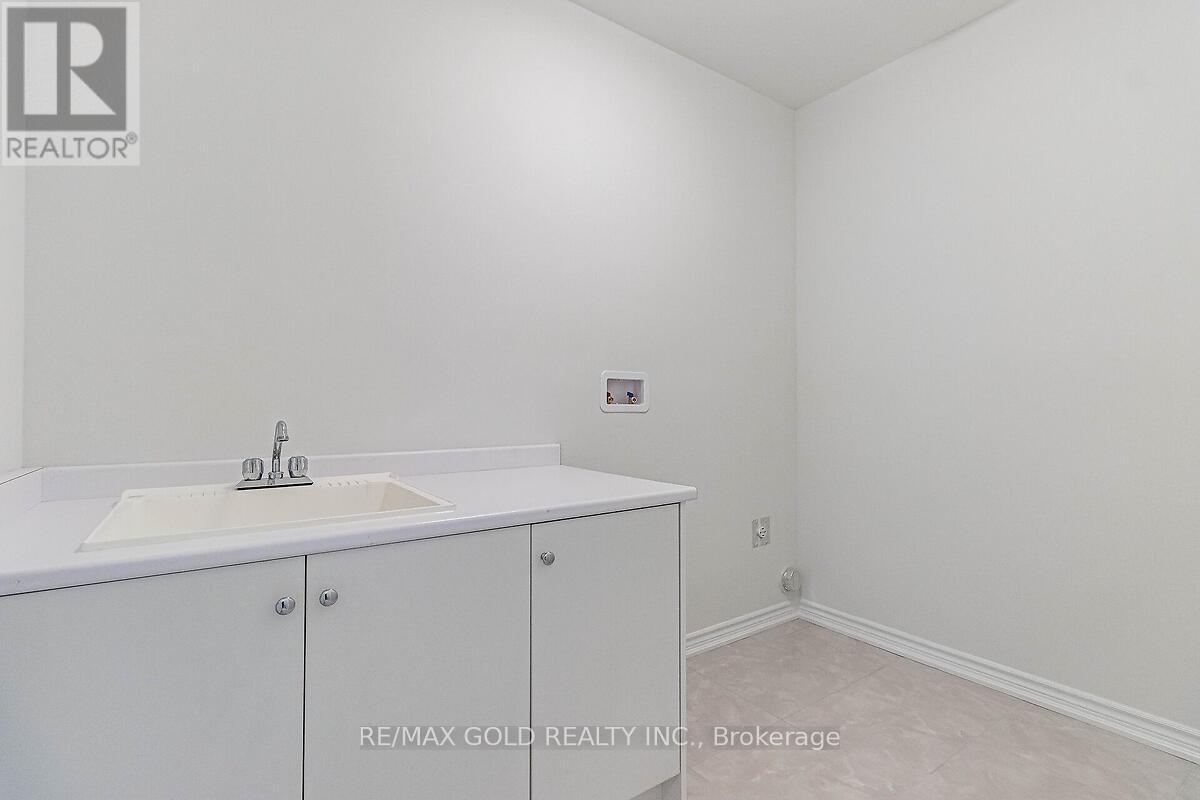 7 Dolomite Drive, Brampton, Ontario  L6P 4R6 - Photo 11 - W12469126