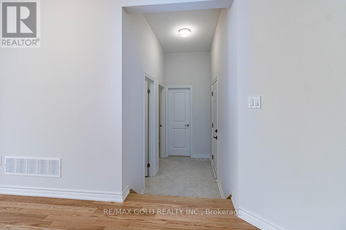7 Dolomite Drive, Brampton, Ontario  L6P 4R6 - Photo 9 - W12469126