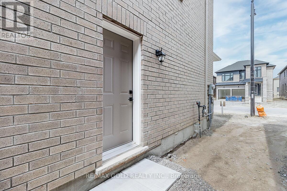 7 Dolomite Drive, Brampton, Ontario  L6P 4R6 - Photo 32 - W12469126