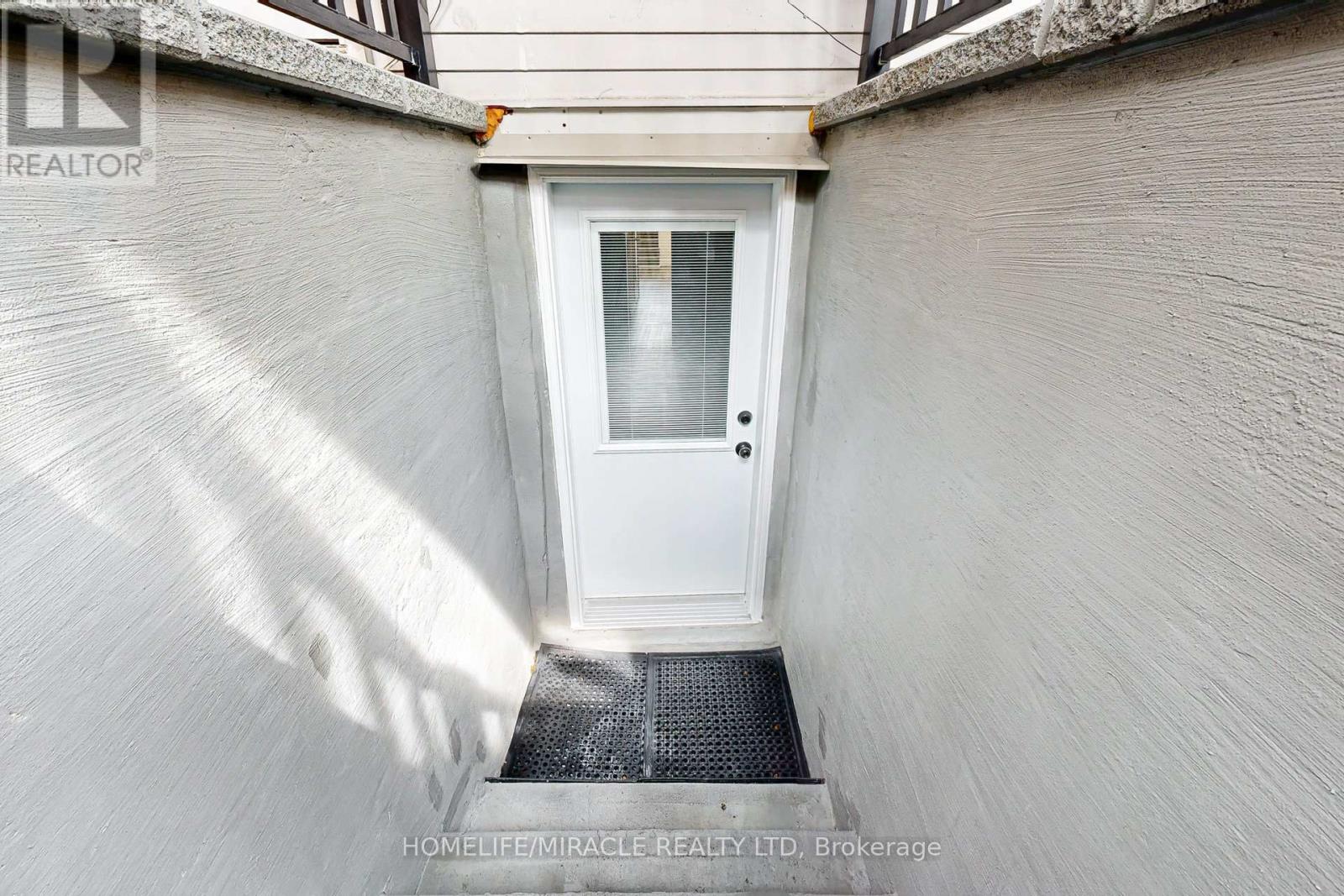590 Jones Avenue, Toronto, Ontario  M4J 3H3 - Photo 37 - E12469773