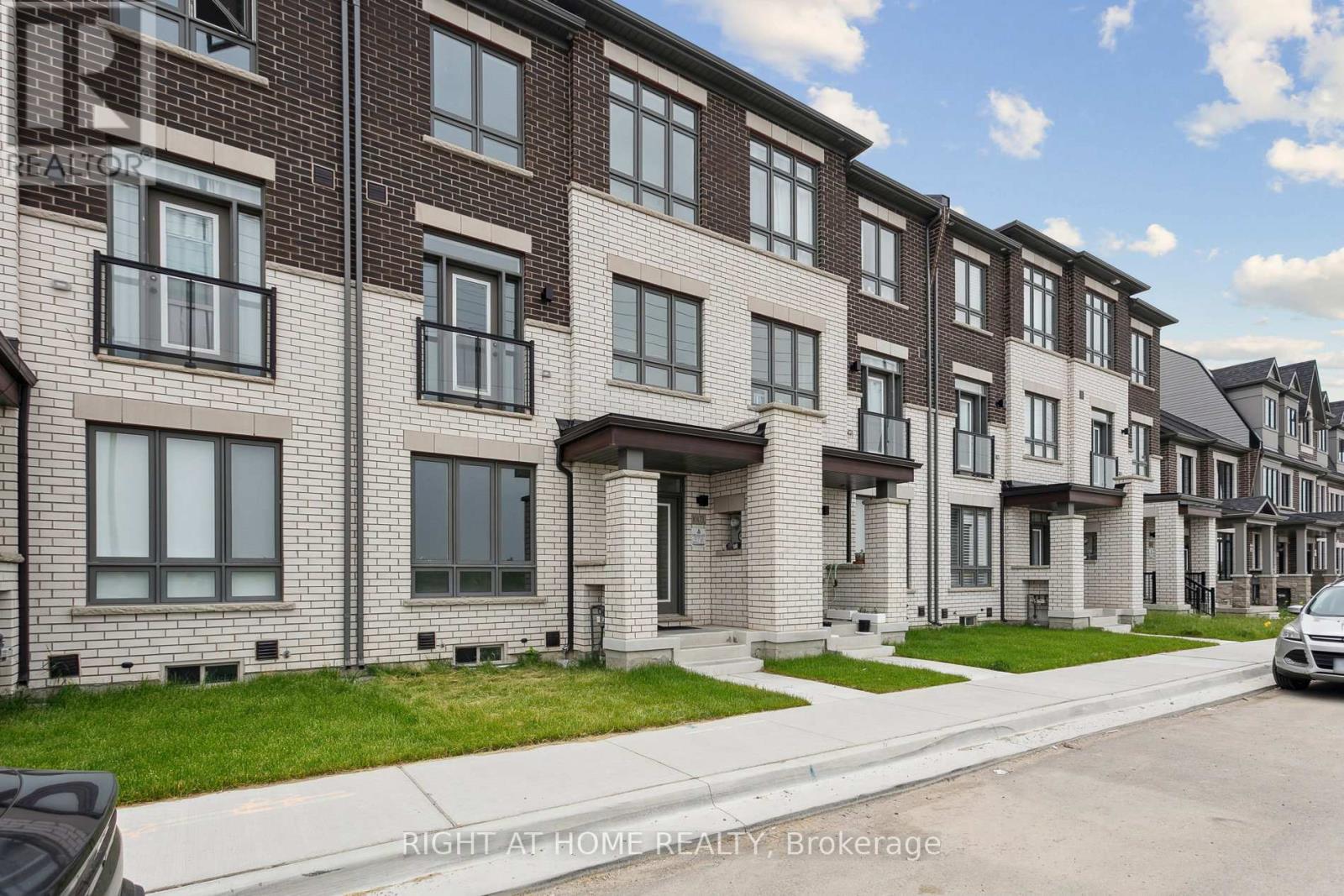 10173 Huntington Road, Vaughan, Ontario  L4H 5J5 - Photo 2 - N12469765