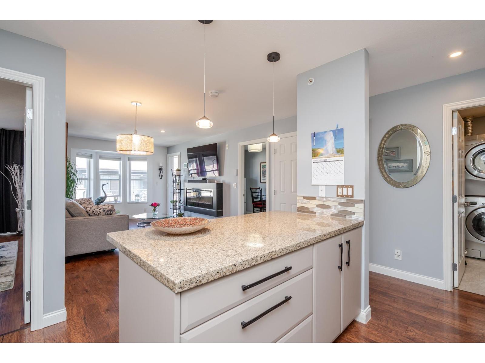 409 5474 198th Street, Langley, British Columbia  V3A 1G2 - Photo 4 - R3051074