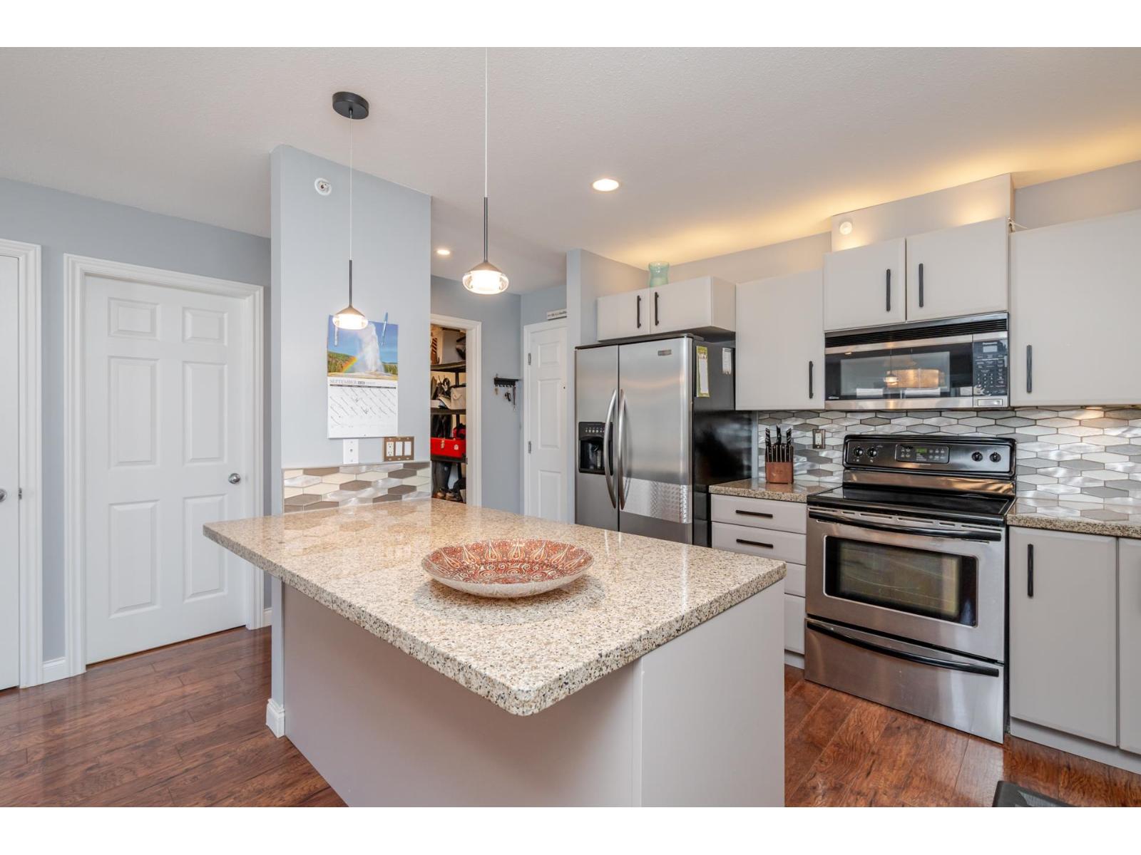 409 5474 198th Street, Langley, British Columbia  V3A 1G2 - Photo 1 - R3051074