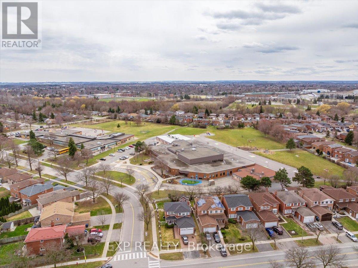 135 Mill Street N, Brampton, Ontario  L6X 2P1 - Photo 44 - W12469766