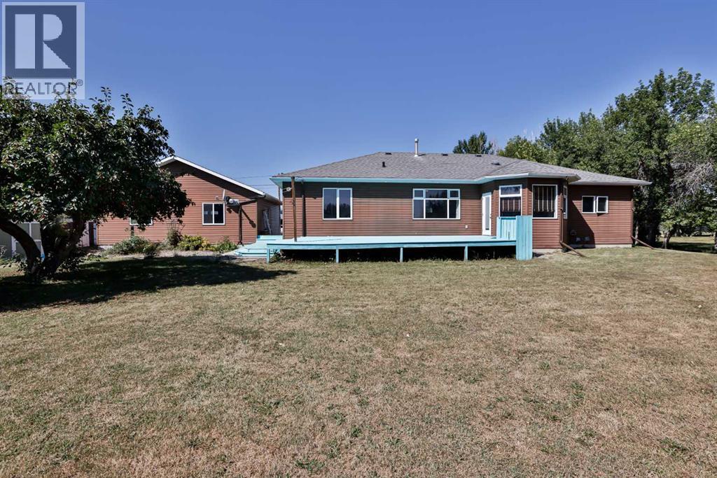 425 N 100 W, Raymond, Alberta  T0K 2S0 - Photo 24 - A2251553
