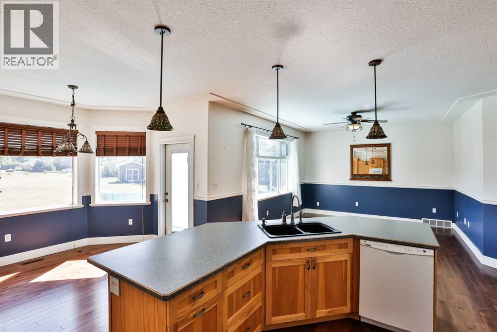 425 N 100 W, Raymond, Alberta  T0K 2S0 - Photo 8 - A2251553