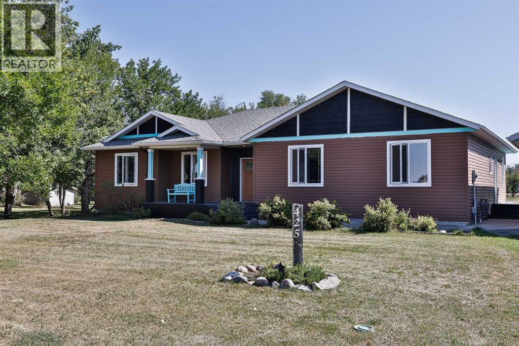 425 N 100 W, Raymond, Alberta  T0K 2S0 - Photo 1 - A2251553