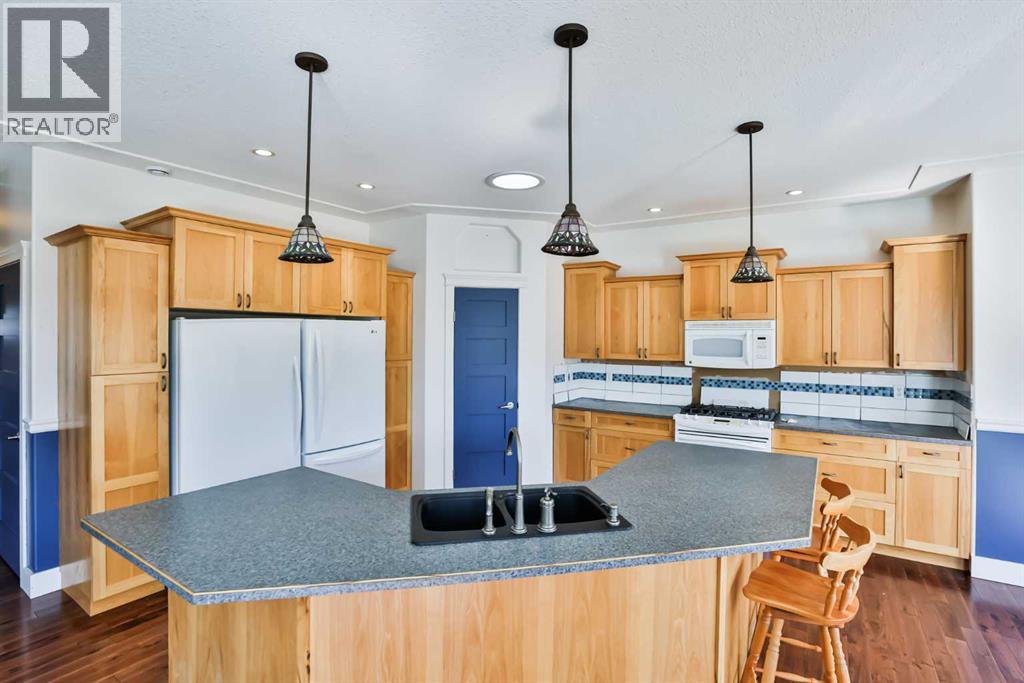 425 N 100 W, Raymond, Alberta  T0K 2S0 - Photo 6 - A2251553