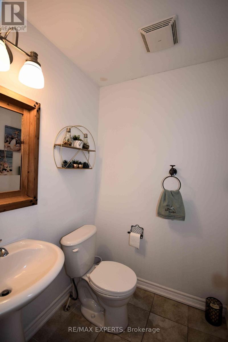 136 Donald Stewart Crescent, East Gwillimbury, Ontario  L0G 1M0 - Photo 13 - N12469546