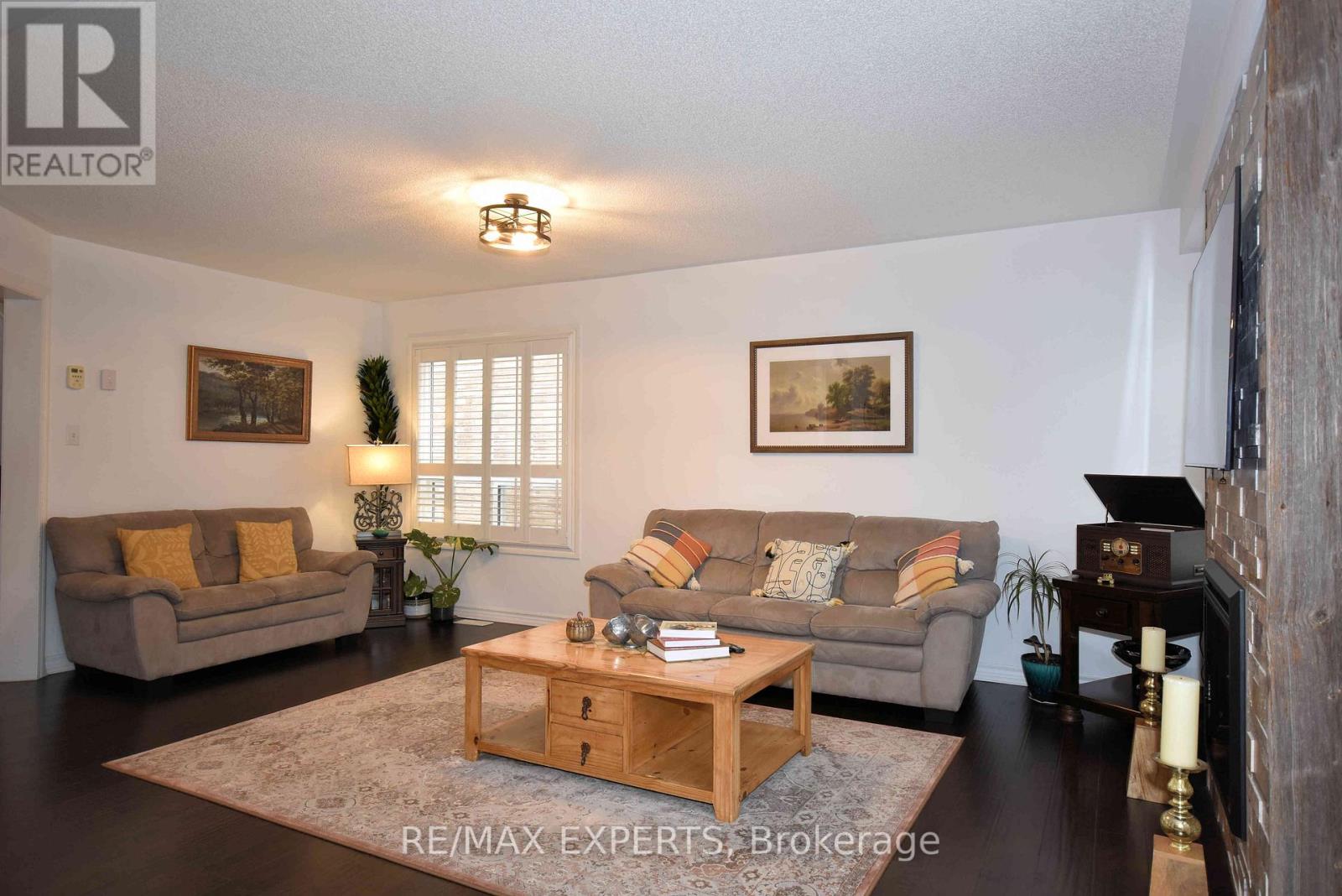 136 Donald Stewart Crescent, East Gwillimbury, Ontario  L0G 1M0 - Photo 9 - N12469546