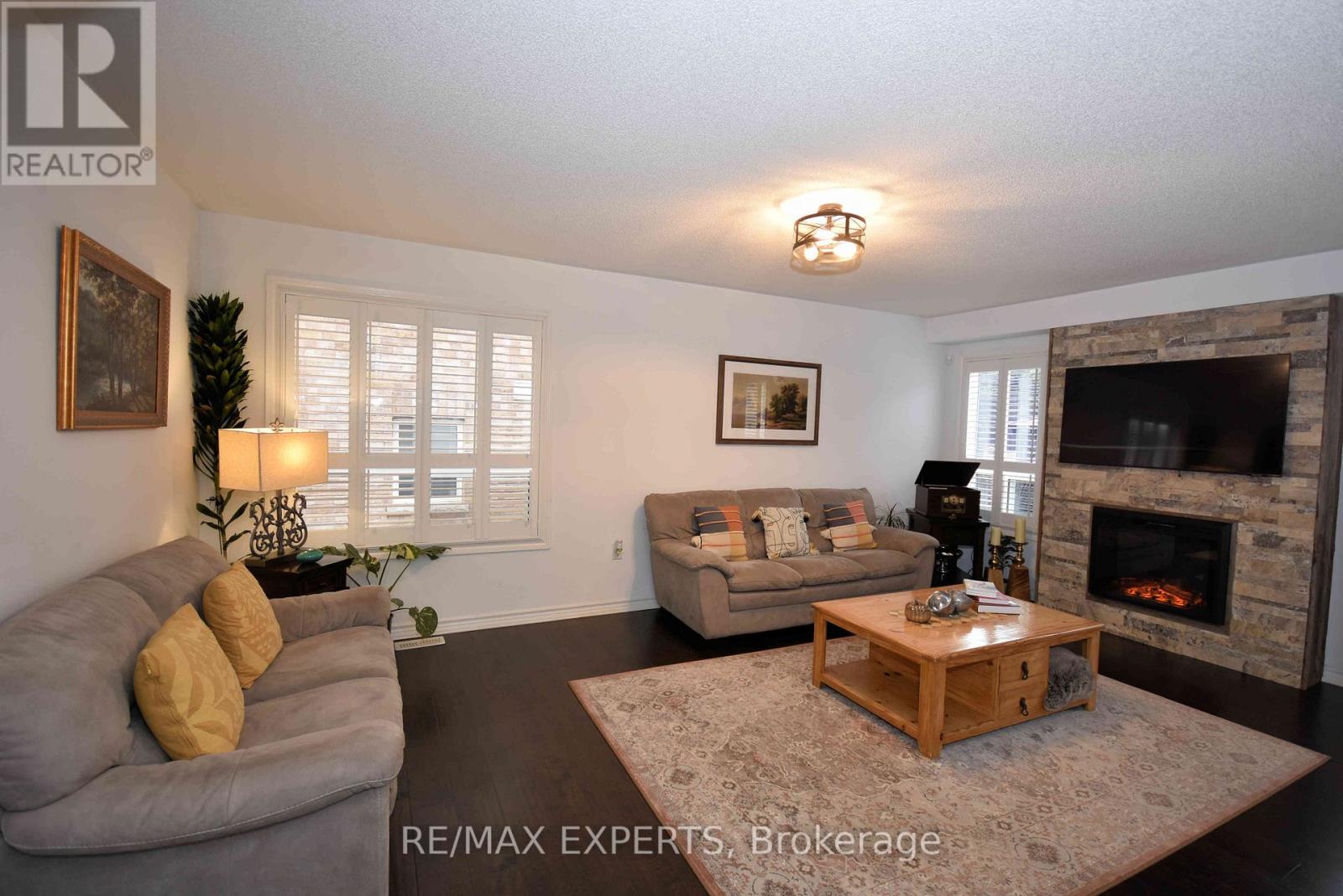 136 Donald Stewart Crescent, East Gwillimbury, Ontario  L0G 1M0 - Photo 6 - N12469546