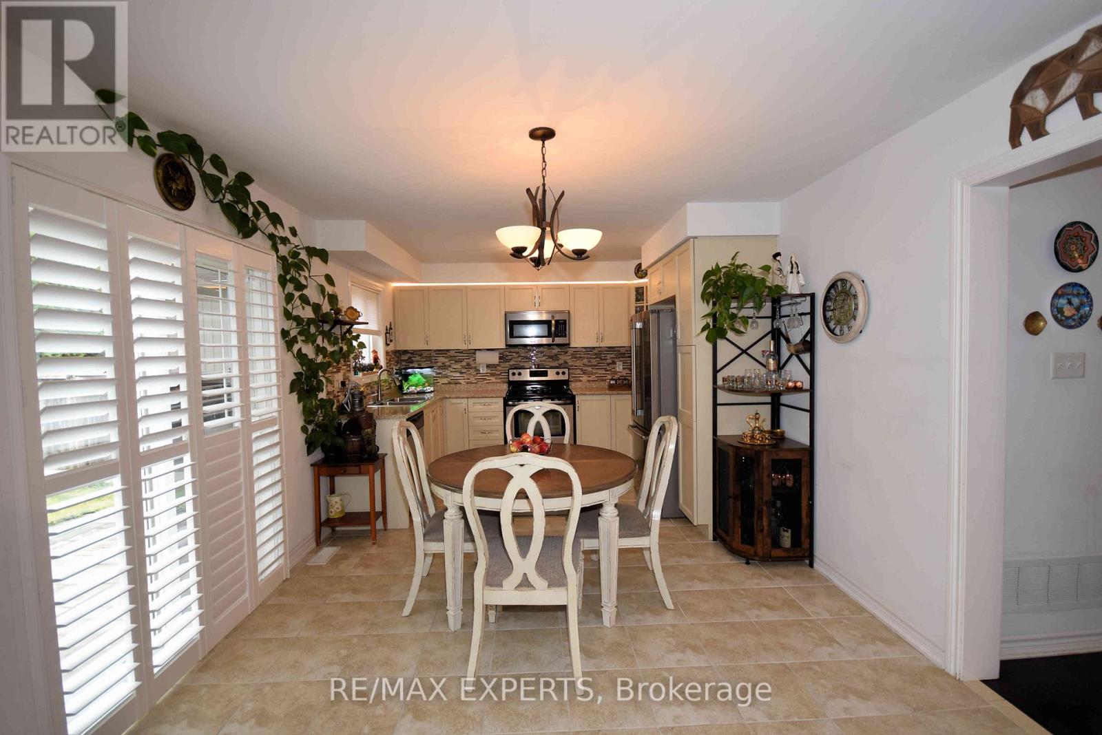 136 Donald Stewart Crescent, East Gwillimbury, Ontario  L0G 1M0 - Photo 10 - N12469546