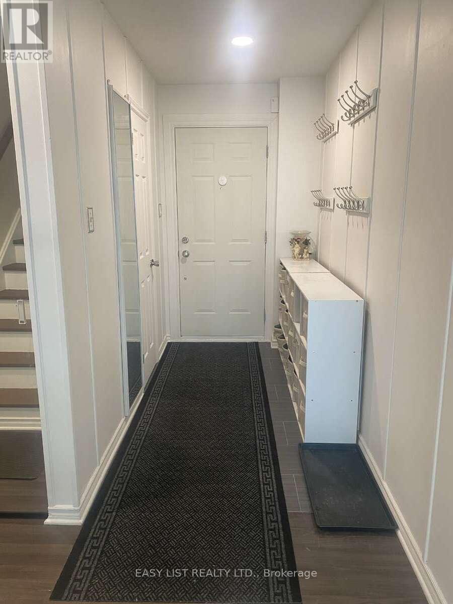 246 Romulus Private, Ottawa, Ontario  K1K 3Y2 - Photo 2 - X12200377