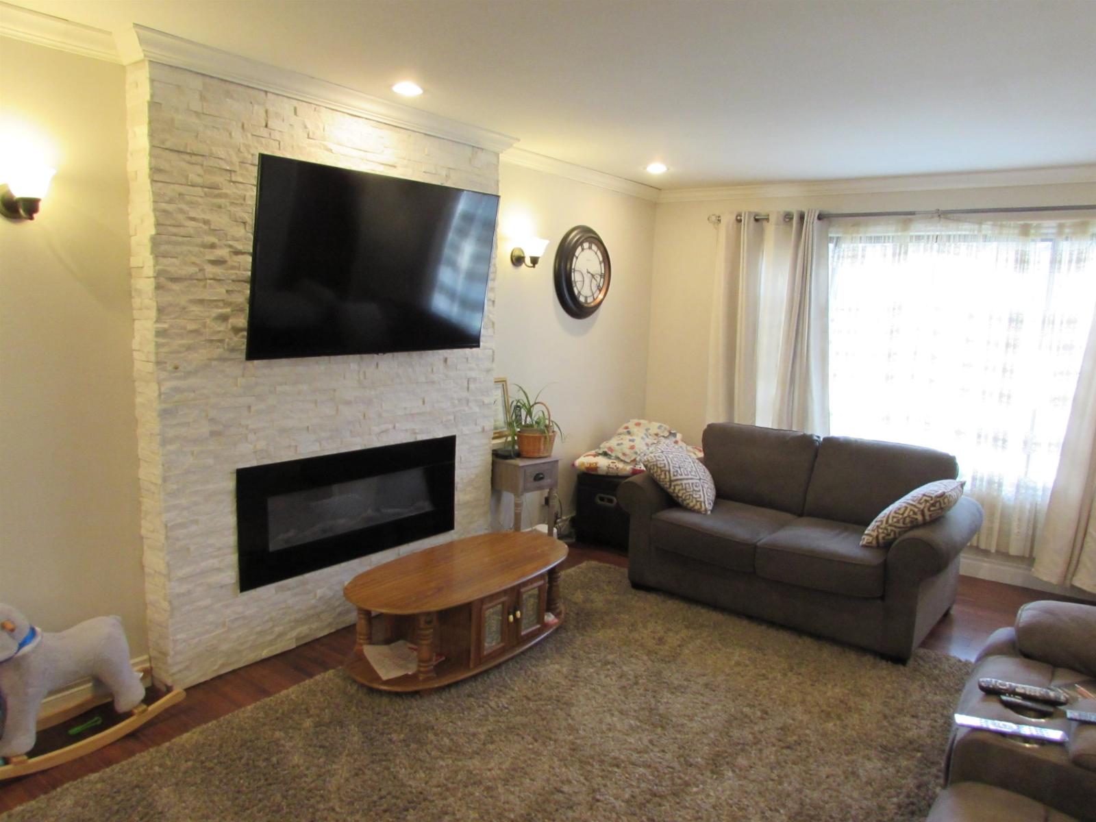 2224 Lumar Place, Abbotsford, British Columbia  V2S 4R9 - Photo 2 - R3058077