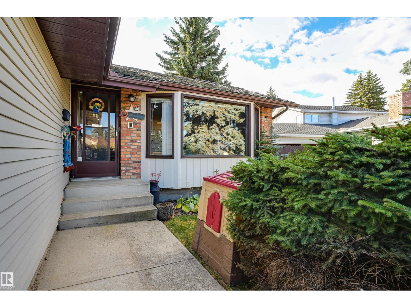 10463 21 Av Nw Nw, Edmonton, Alberta  T6J 5E9 - Photo 3 - E4462659