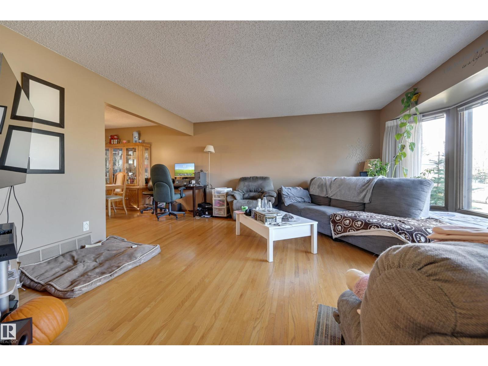 10463 21 Av Nw Nw, Edmonton, Alberta  T6J 5E9 - Photo 4 - E4462659