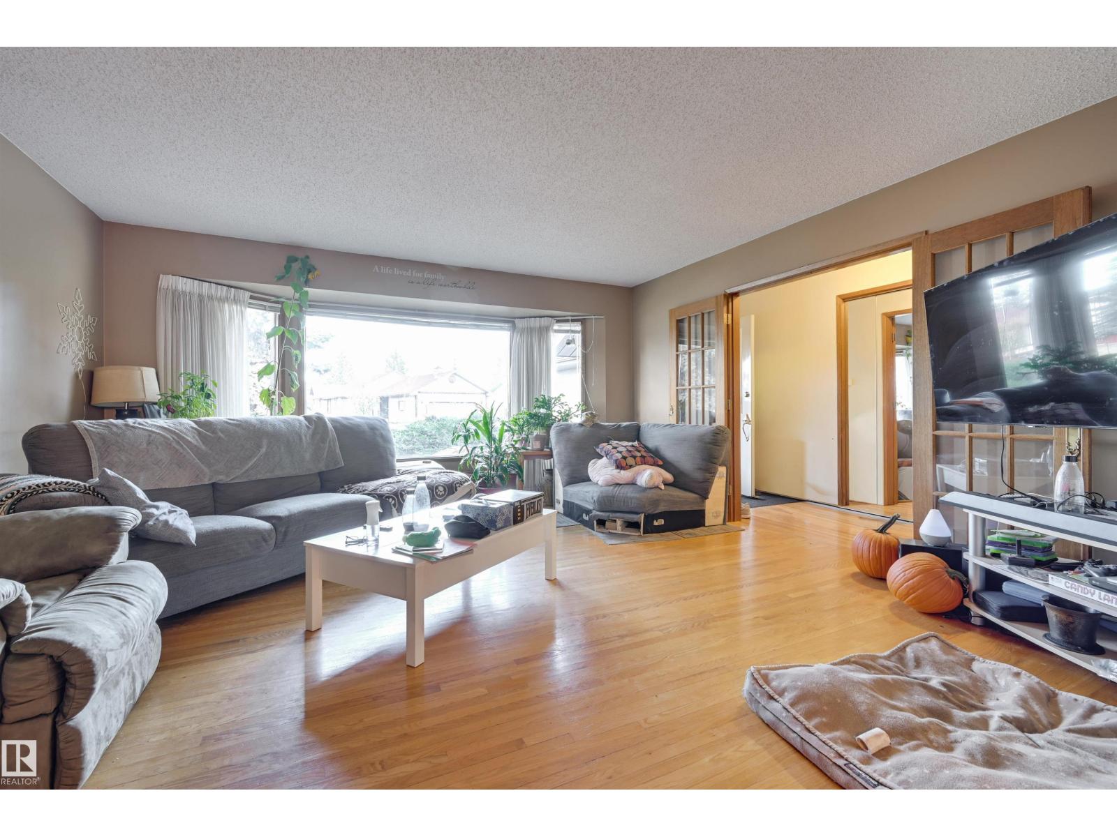 10463 21 Av Nw Nw, Edmonton, Alberta  T6J 5E9 - Photo 5 - E4462659