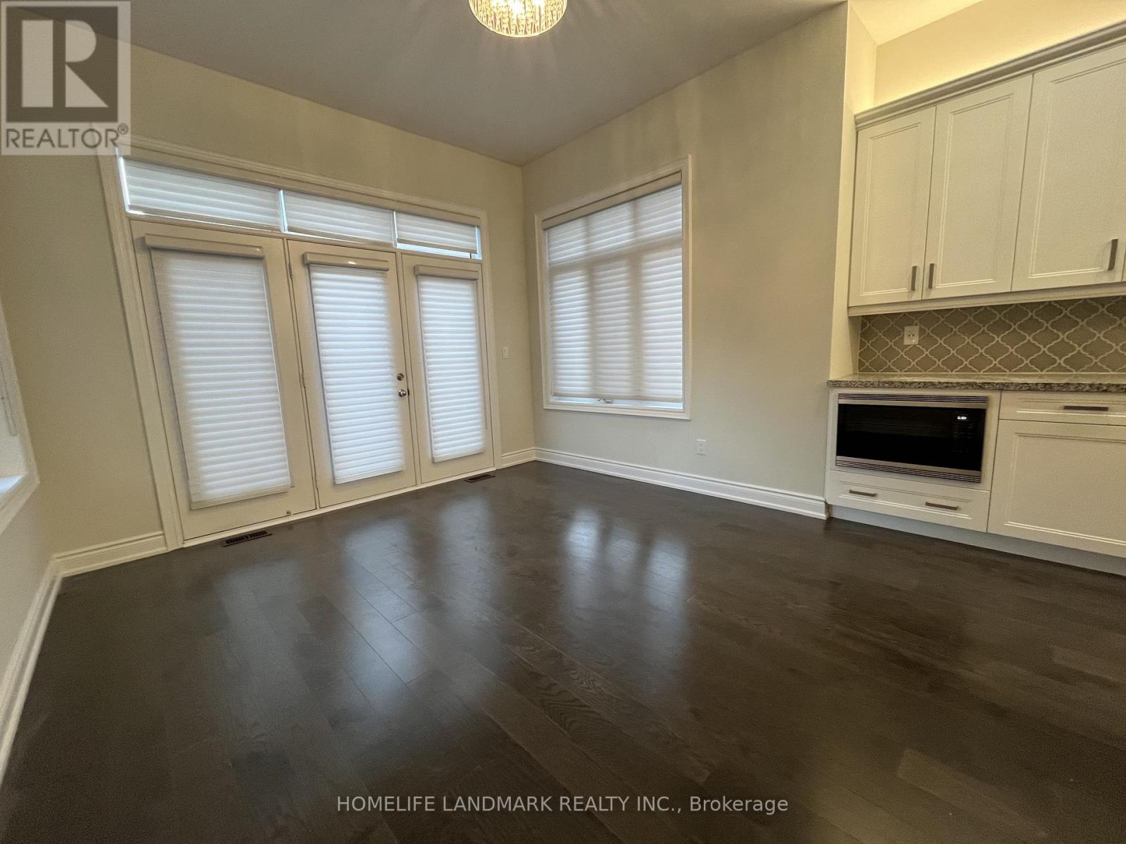 3068 Post Road, Oakville, Ontario  L6H 7C5 - Photo 10 - W12469771
