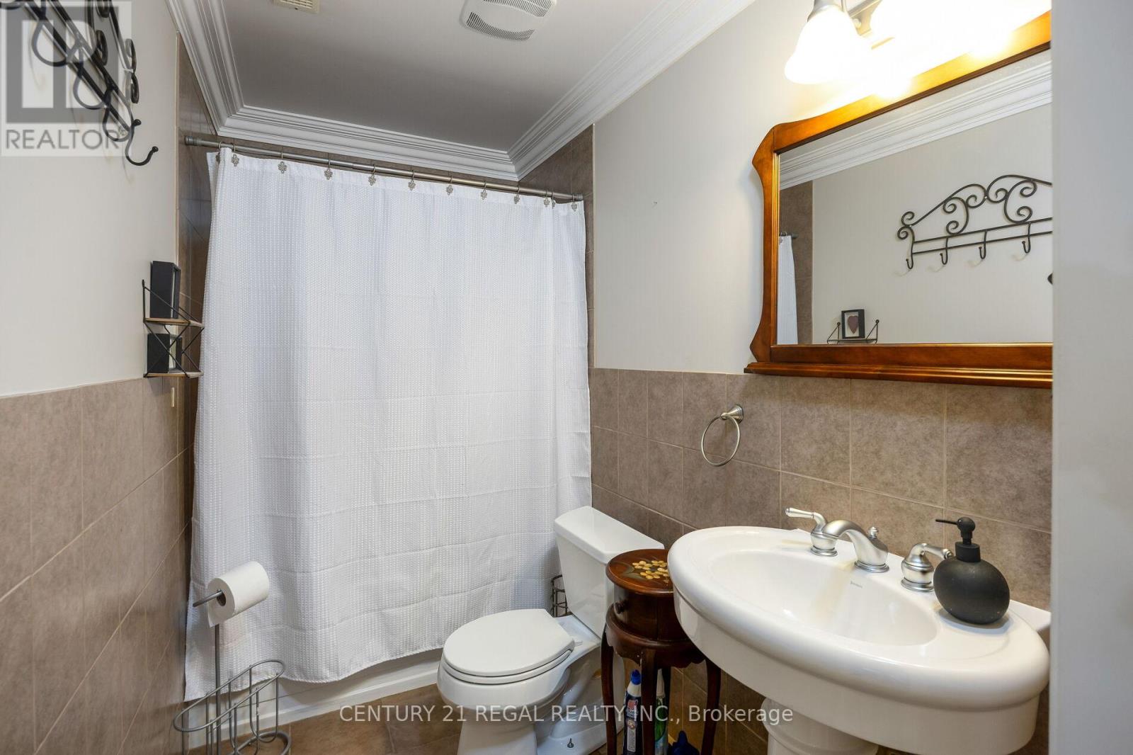 127 Sultana Avenue, Toronto, Ontario  M6A 1T6 - Photo 39 - C12469793