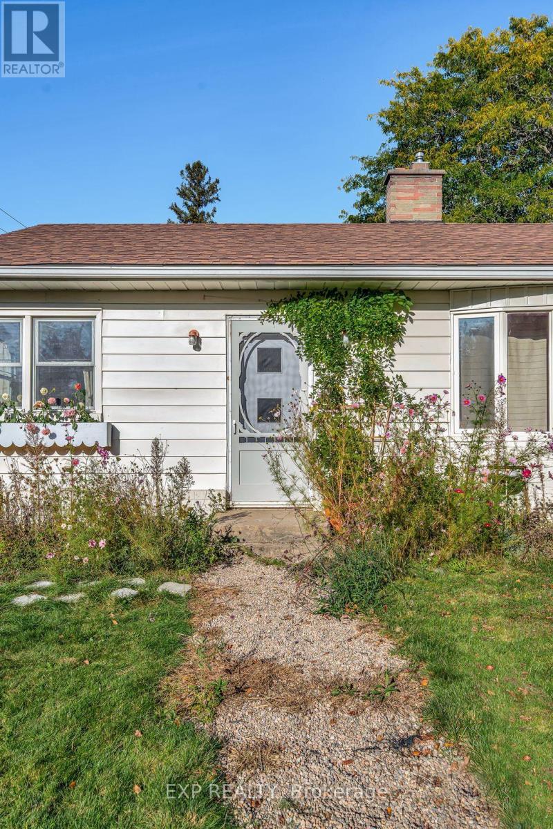 42 Paul Street, Prince Edward County, Ontario  K0K 2T0 - Photo 7 - X12469828
